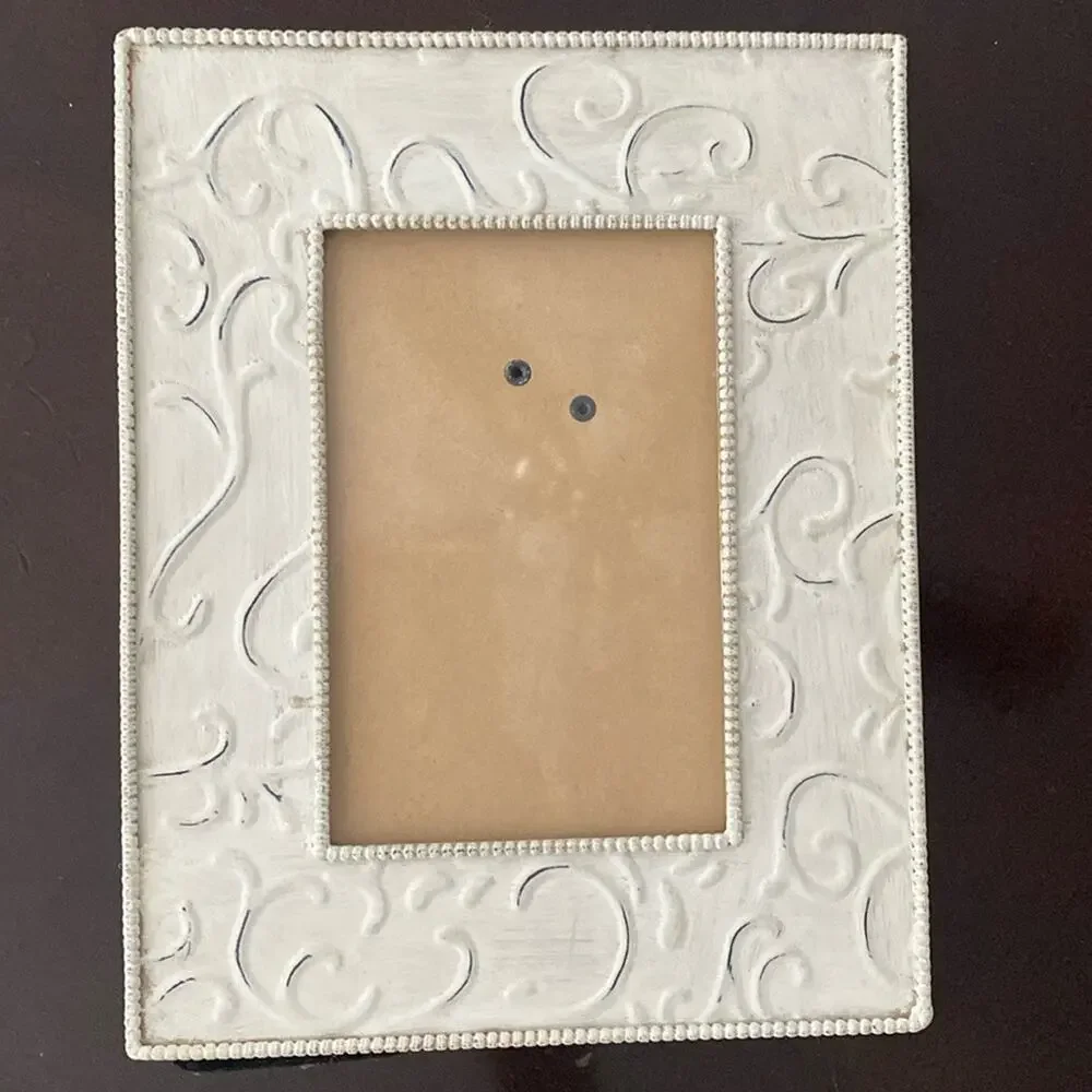 Vintage pier 1 cream chalk painted metal‎ swirl 4X6 photograph frame